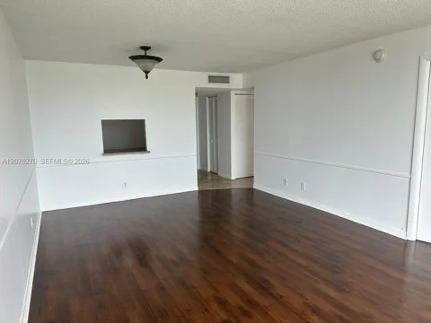 500 Executive Center Dr #3A