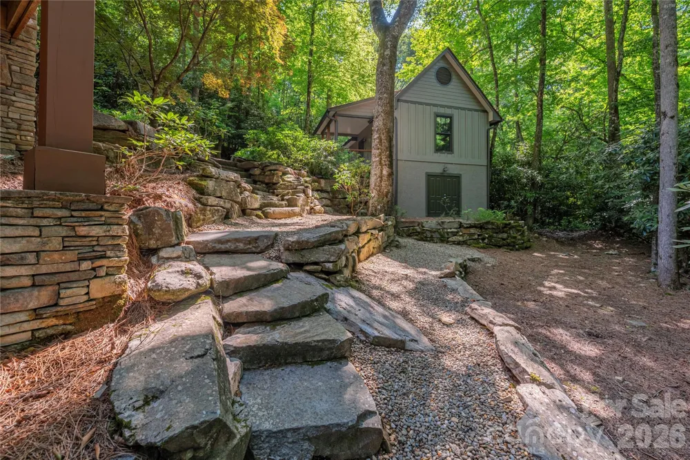 35 Flint Ridge Road Bryson City, NC 28713