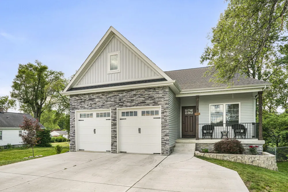 1305 Roosevelt Road Valparaiso, IN 46383