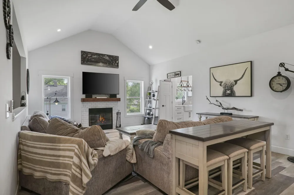 1305 Roosevelt Road Valparaiso, IN 46383