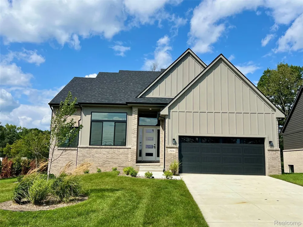 2936 W Walton Boulevard Waterford Charter Township, MI 48329