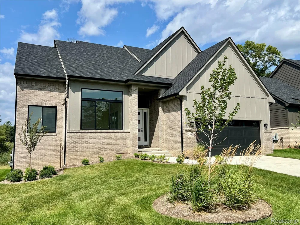 2936 W Walton Boulevard Waterford Charter Township, MI 48329