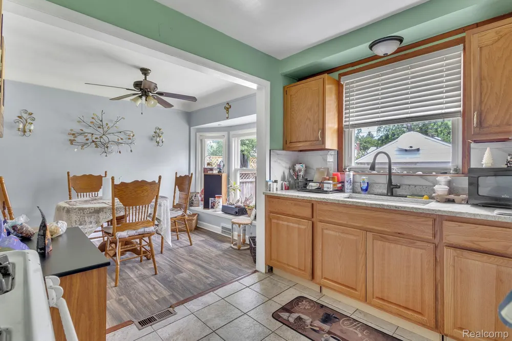 1520 Michigan Boulevard Lincoln Park City, MI 48146