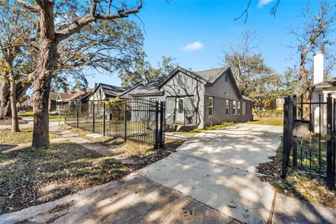 2711 Eagle Street