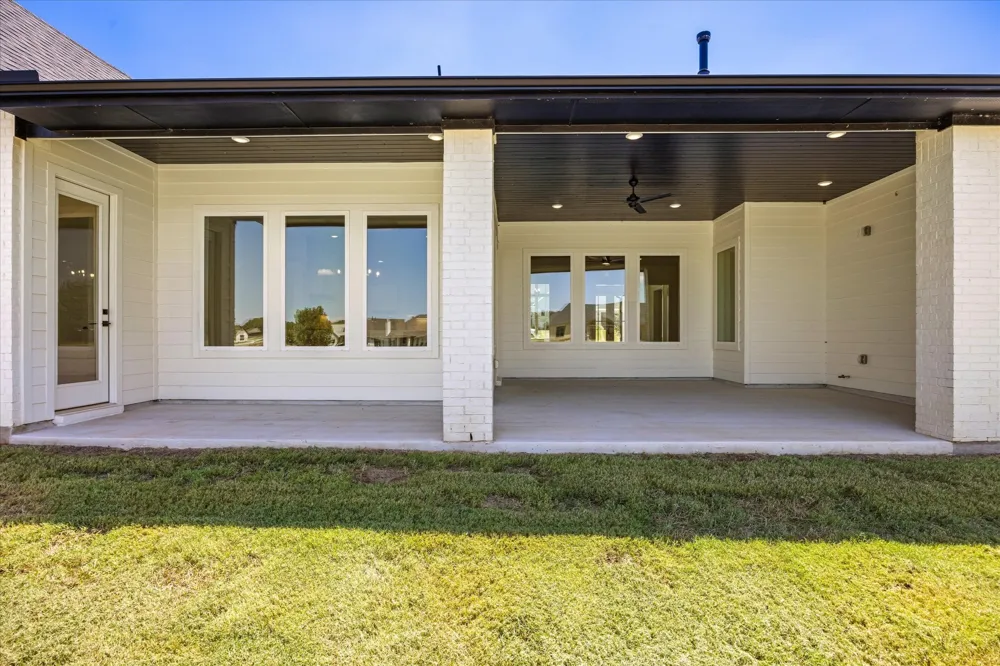 2119 Middlewood Circle Granbury, TX 76049