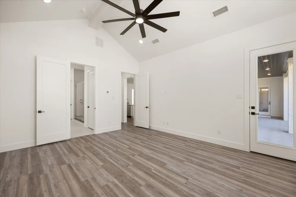 2119 Middlewood Circle Granbury, TX 76049