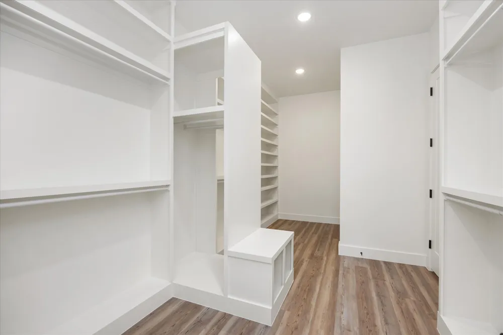 2119 Middlewood Circle Granbury, TX 76049