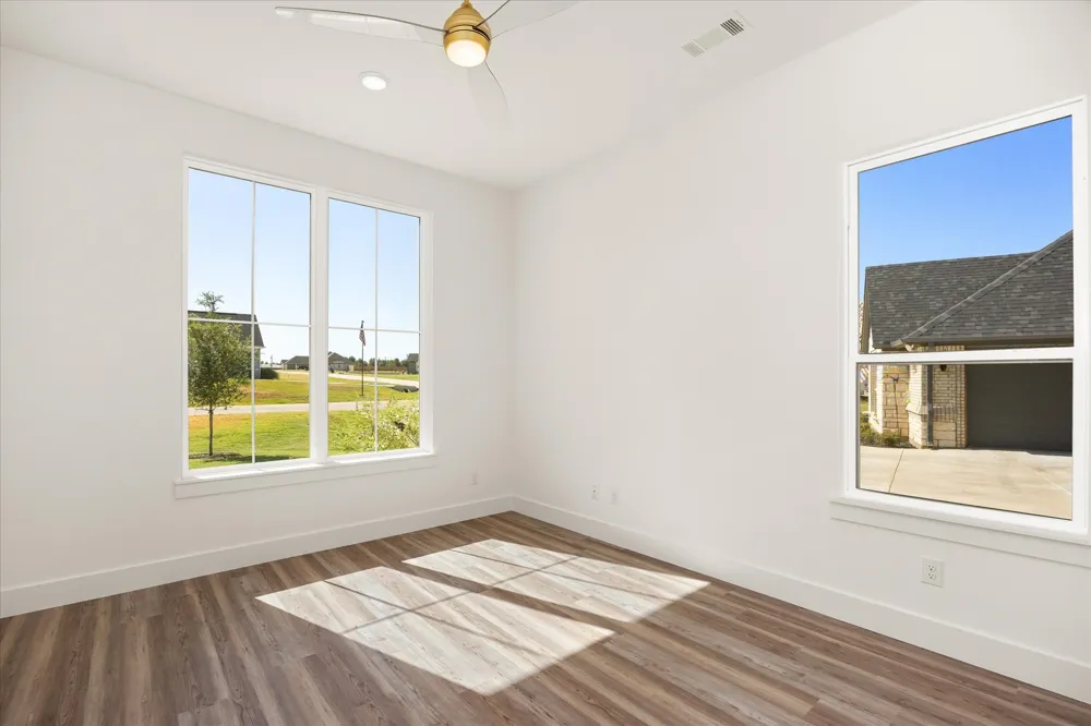 2119 Middlewood Circle Granbury, TX 76049