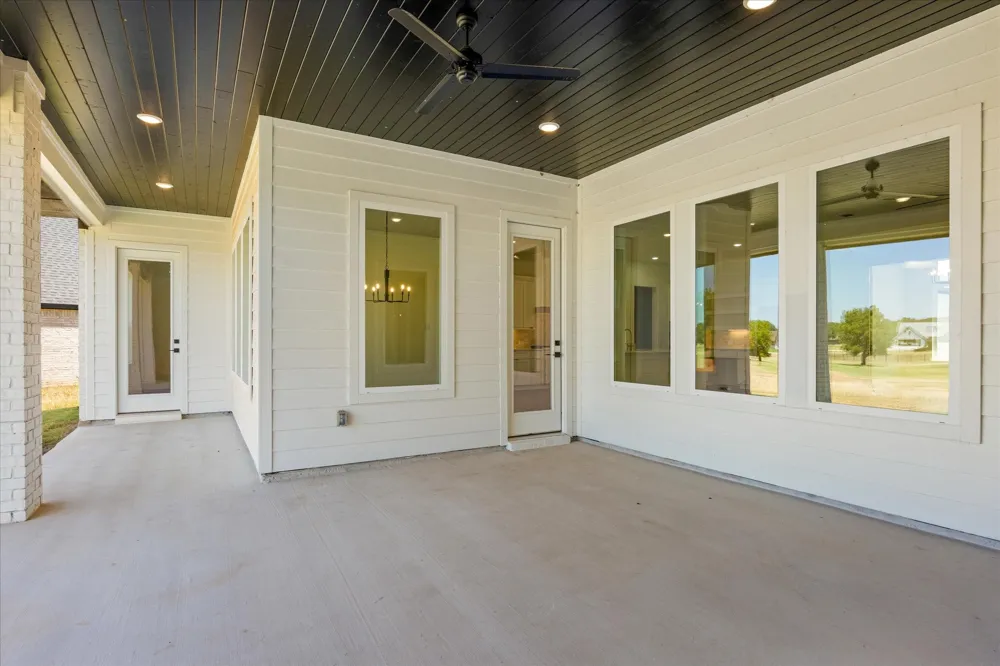2119 Middlewood Circle Granbury, TX 76049