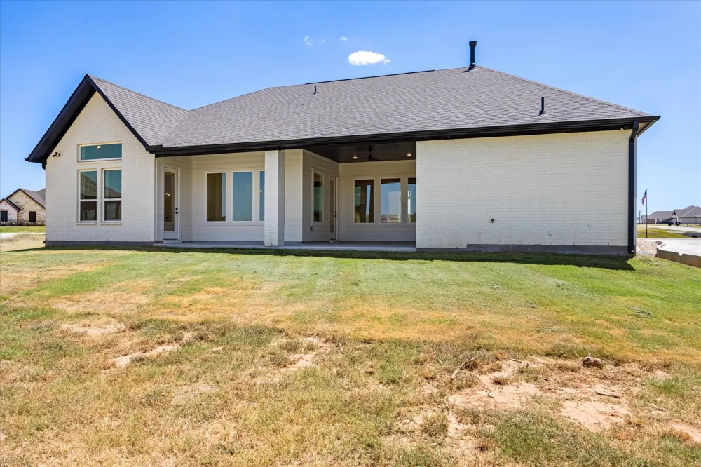 2119 Middlewood Circle Granbury, TX 76049