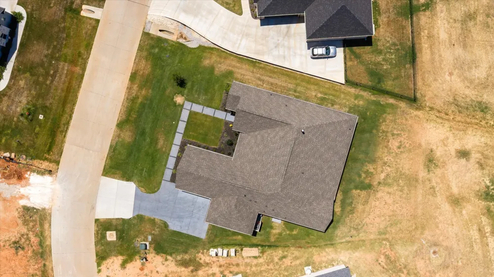 2119 Middlewood Circle Granbury, TX 76049
