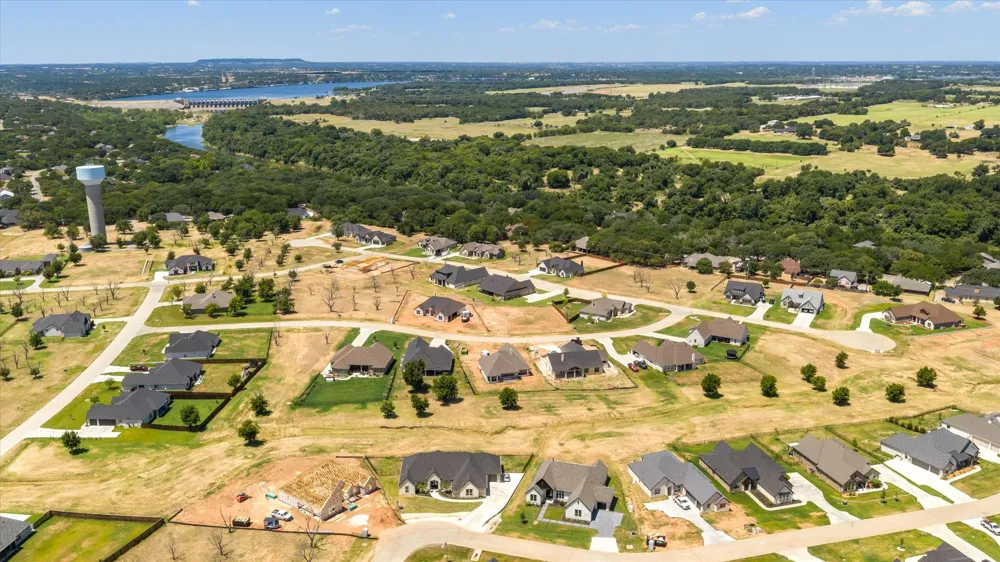 2119 Middlewood Circle Granbury, TX 76049