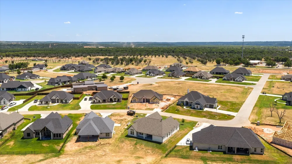 2119 Middlewood Circle Granbury, TX 76049