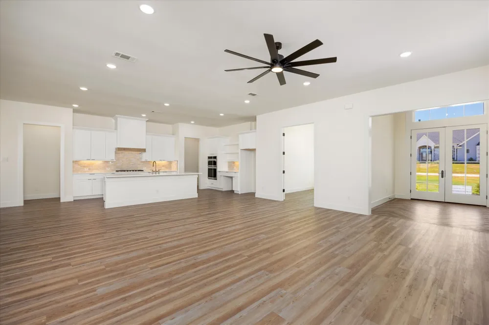 2119 Middlewood Circle Granbury, TX 76049