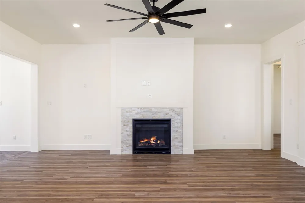2119 Middlewood Circle Granbury, TX 76049