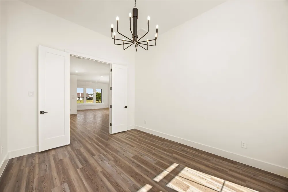 2119 Middlewood Circle Granbury, TX 76049