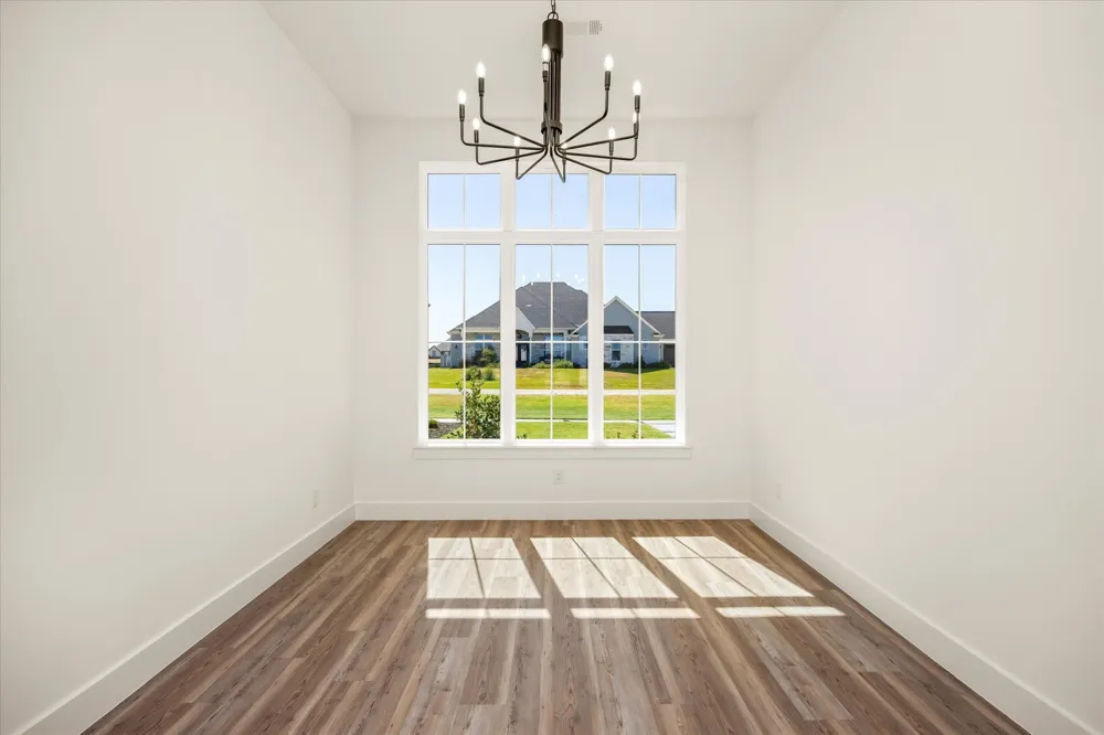 2119 Middlewood Circle Granbury, TX 76049