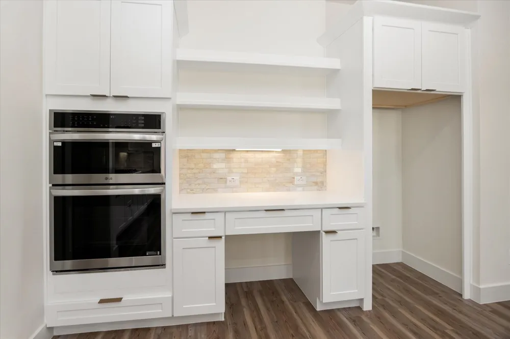 2119 Middlewood Circle Granbury, TX 76049