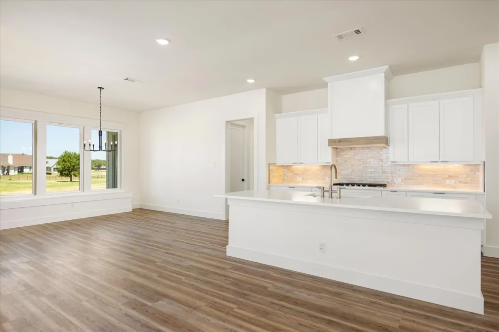 2119 Middlewood Circle Granbury, TX 76049