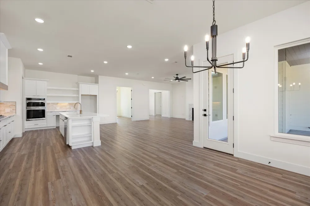 2119 Middlewood Circle Granbury, TX 76049