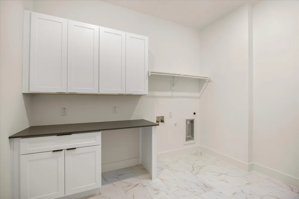 2119 Middlewood Circle Granbury, TX 76049