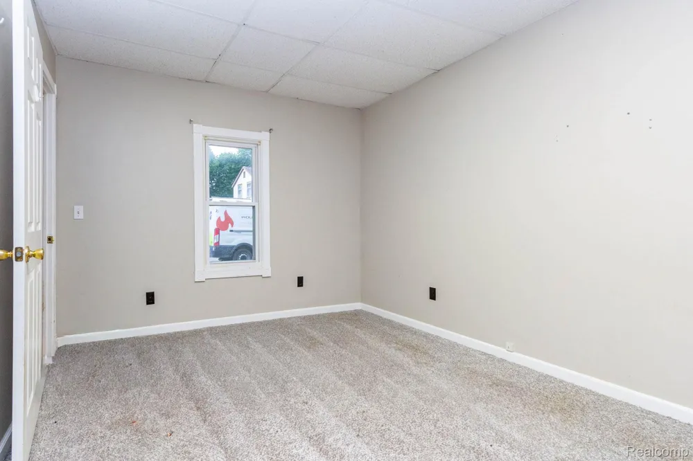 172 Higgins Street Lapeer City, MI 48446