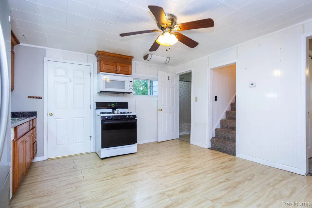 172 Higgins Street Lapeer City, MI 48446