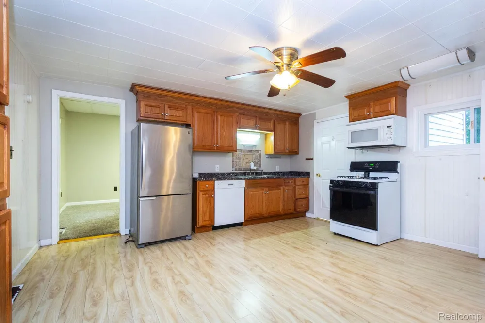 172 Higgins Street Lapeer City, MI 48446