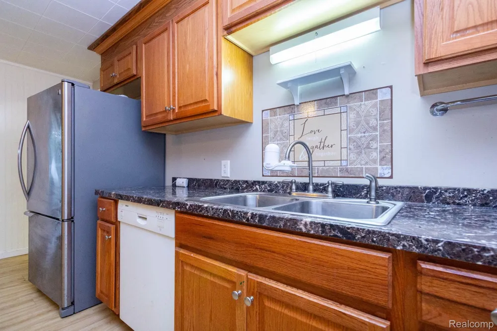 172 Higgins Street Lapeer City, MI 48446
