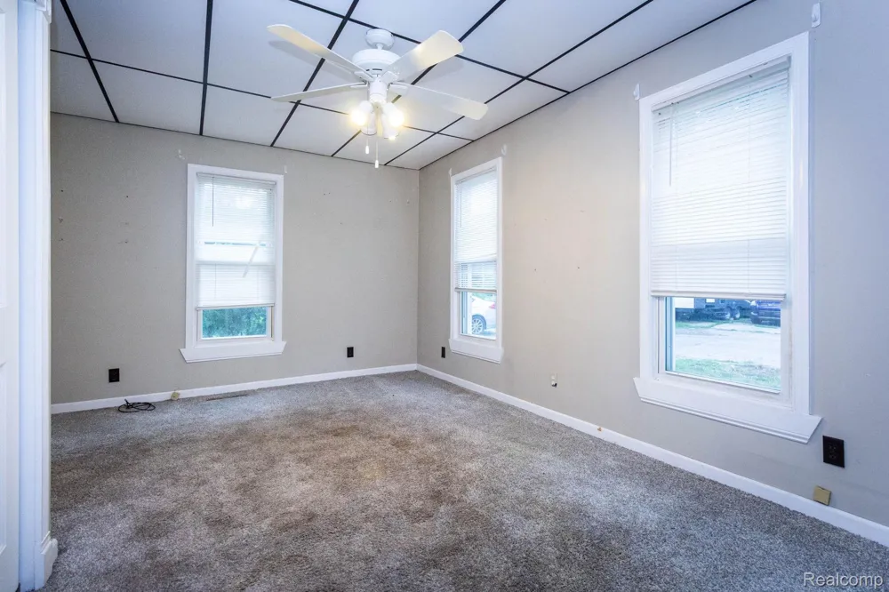 172 Higgins Street Lapeer City, MI 48446