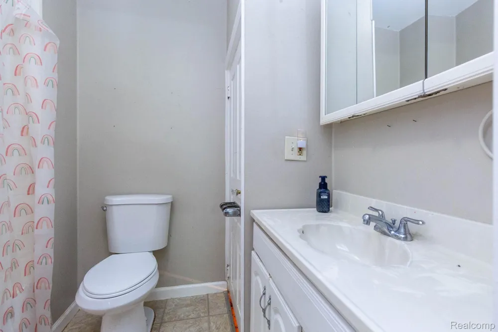 172 Higgins Street Lapeer City, MI 48446