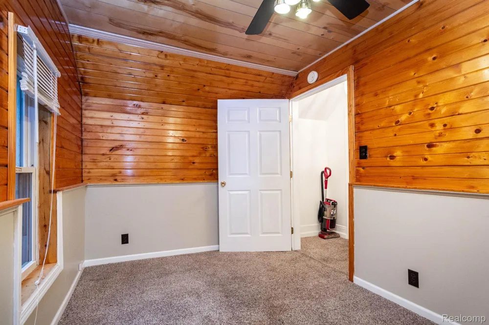 172 Higgins Street Lapeer City, MI 48446