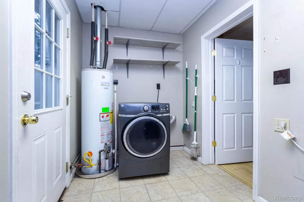 172 Higgins Street Lapeer City, MI 48446