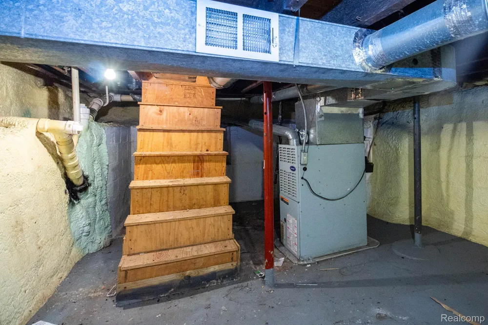 172 Higgins Street Lapeer City, MI 48446