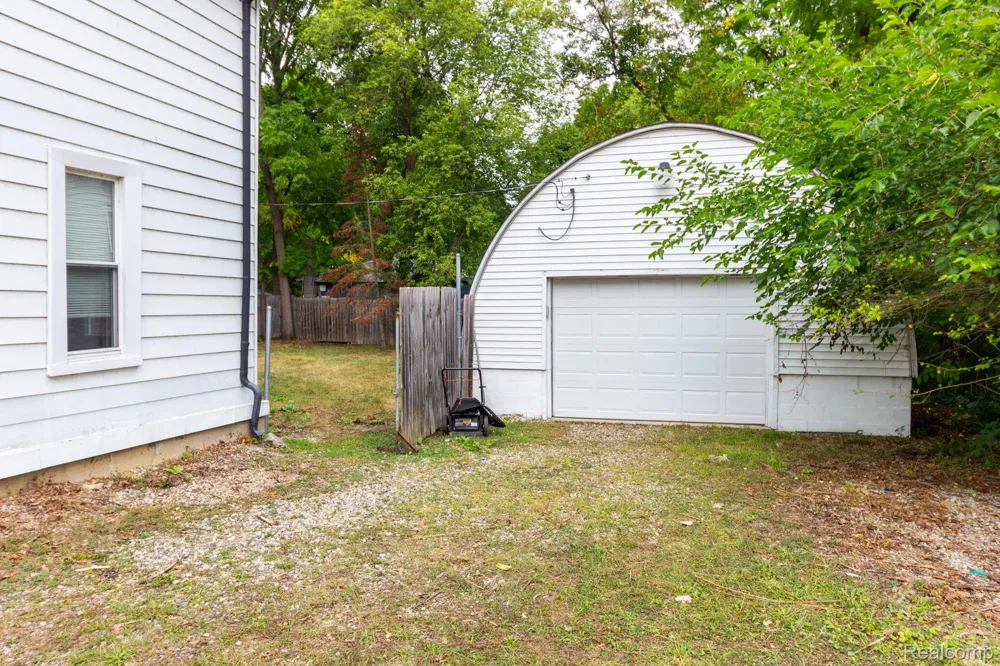 172 Higgins Street Lapeer City, MI 48446