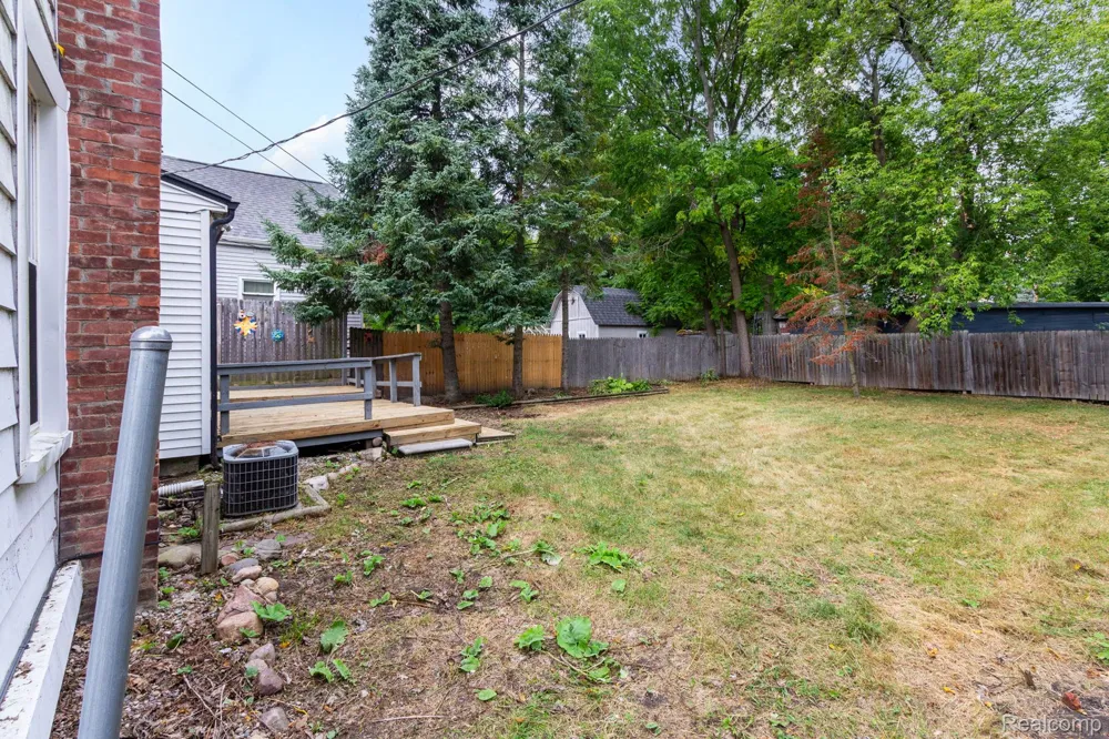 172 Higgins Street Lapeer City, MI 48446