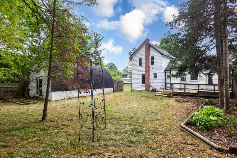 172 Higgins Street Lapeer City, MI 48446
