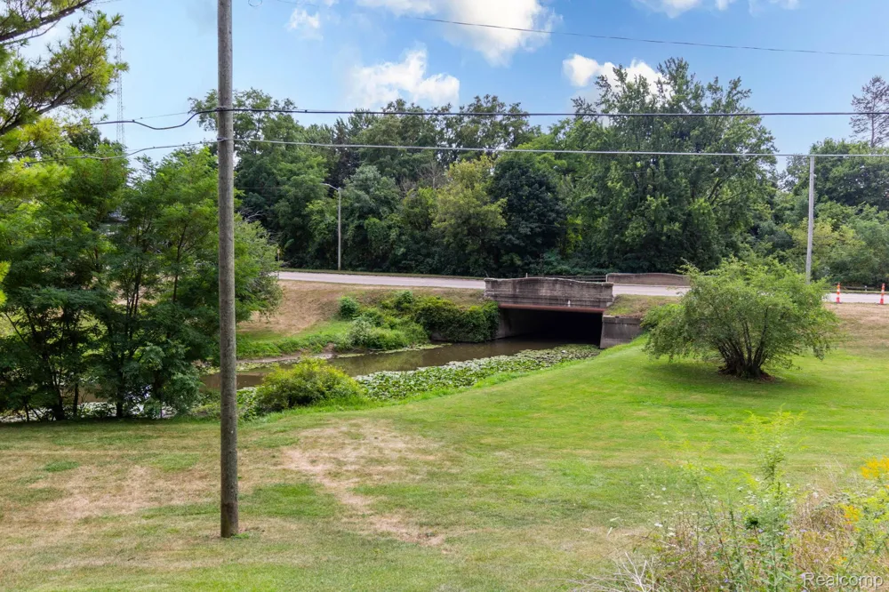172 Higgins Street Lapeer City, MI 48446