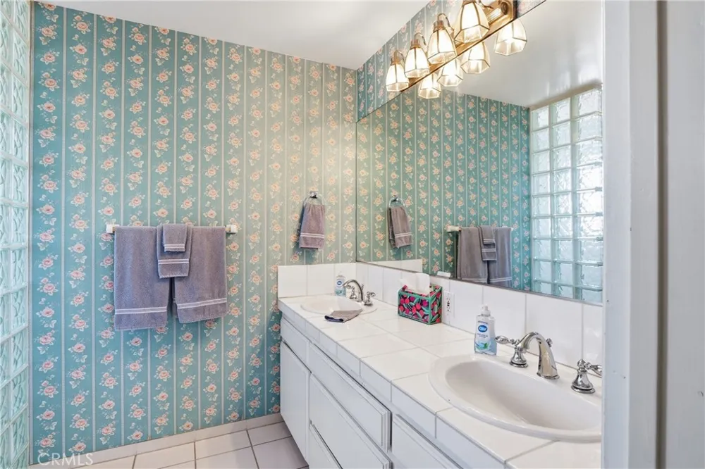 942 Wanda Orange, CA 92867