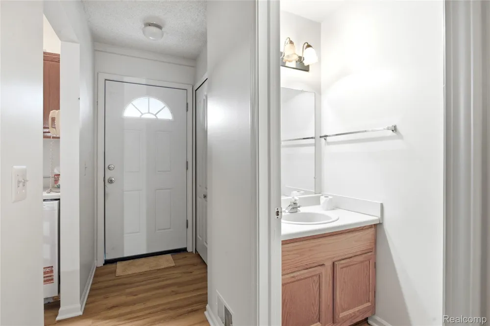 35893 Castlewood Court Westland City, MI 48185