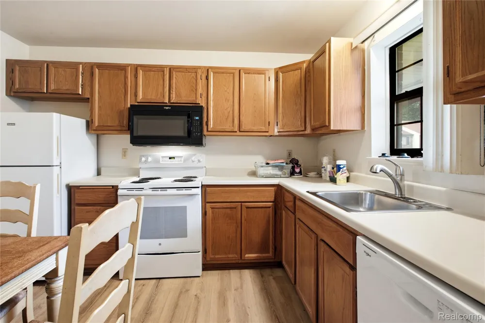 35893 Castlewood Court Westland City, MI 48185