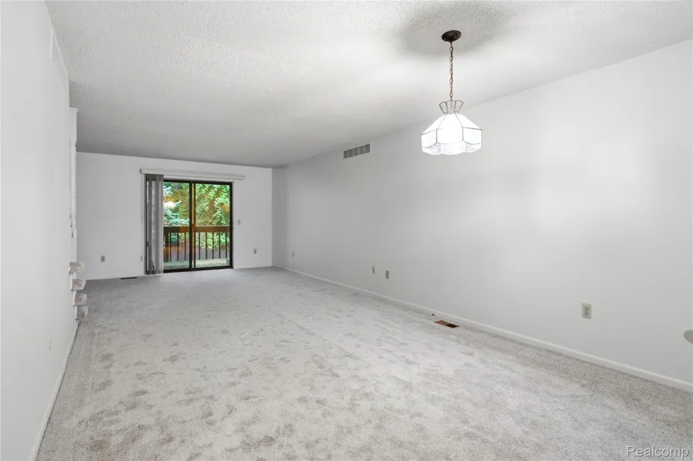 35893 Castlewood Court Westland City, MI 48185