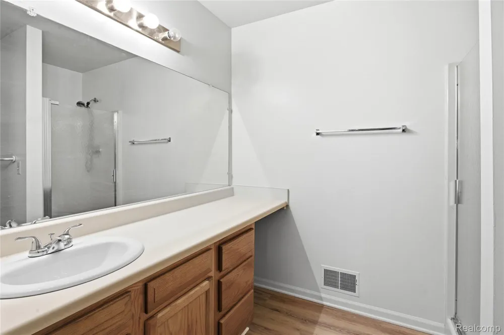 35893 Castlewood Court Westland City, MI 48185