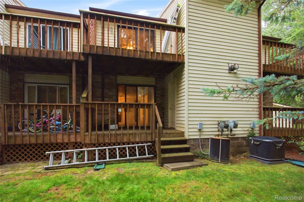 35893 Castlewood Court Westland City, MI 48185