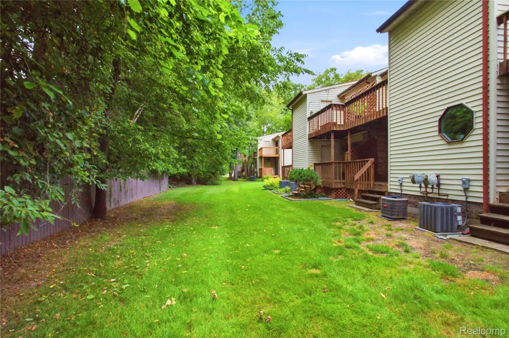 35893 Castlewood Court Westland City, MI 48185
