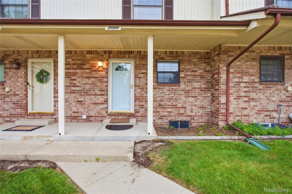 35893 Castlewood Court Westland City, MI 48185