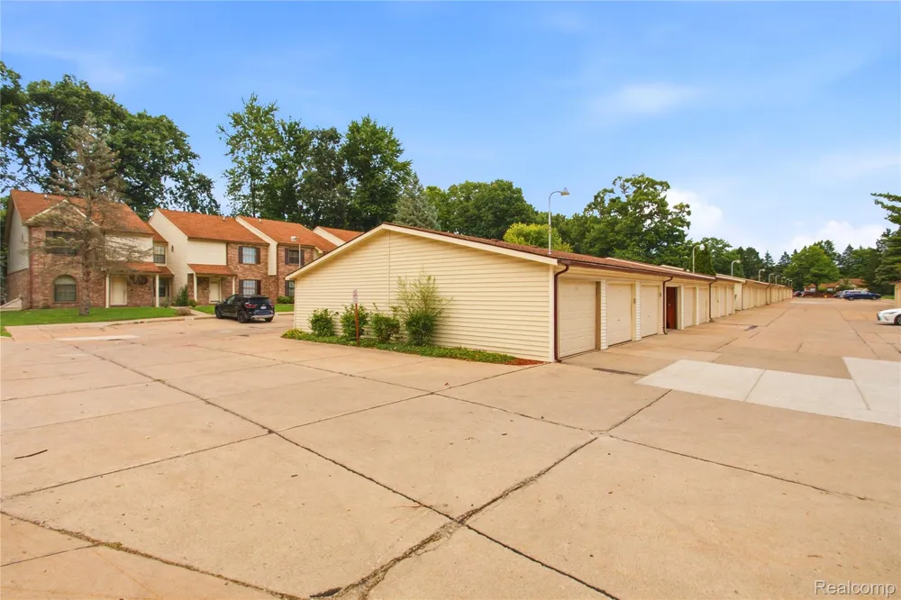35893 Castlewood Court Westland City, MI 48185