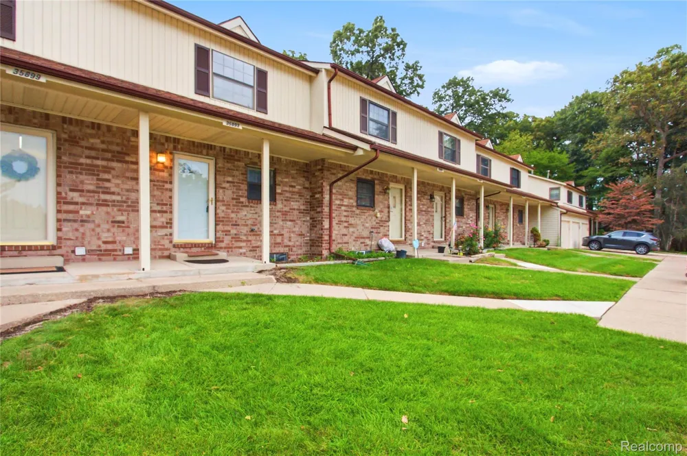 35893 Castlewood Court Westland City, MI 48185