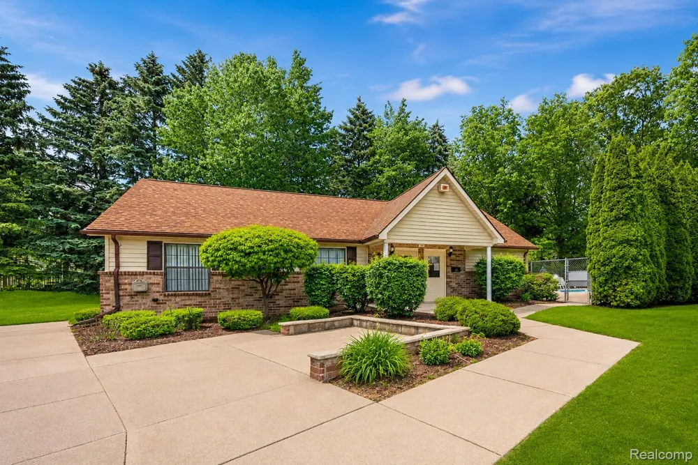 35893 Castlewood Court Westland City, MI 48185