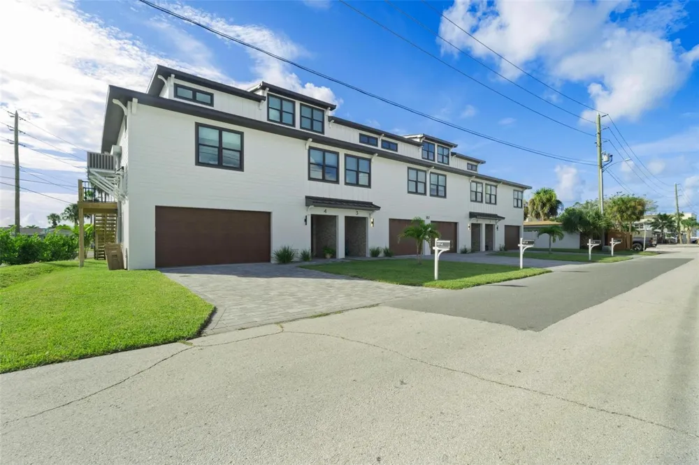 187 145TH AVENUE E #3 Madeira Beach, FL 33708